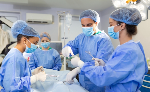 anaesthetists in theatre