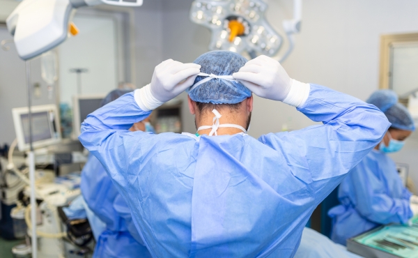 Doctor putting on mask in theatre