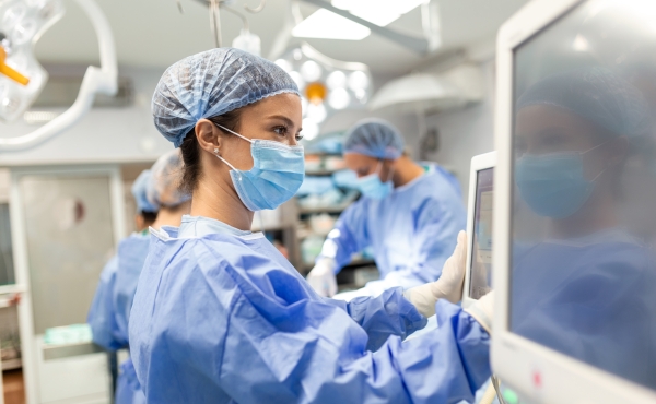 anaesthetist in theatre